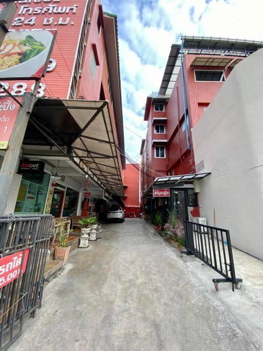 Ratanawong Place 823