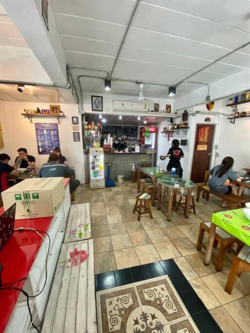 Ratanawong Place 823 * 曼谷